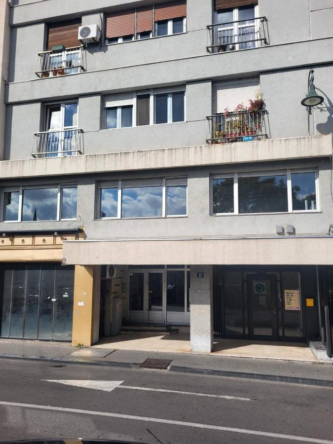 Appartamento Sweet House Parlament Belgrado Esterno foto